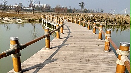 新弘瑞森丨陕西汉中“一江两岸”湿地公园红雪松木栈道项目