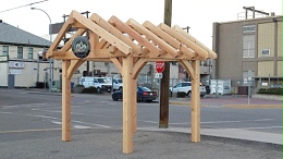 外露的胶合木木框架桁架